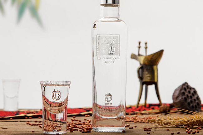 �������Ӿ�С����42��125mlŨ���Ͱ׾�
